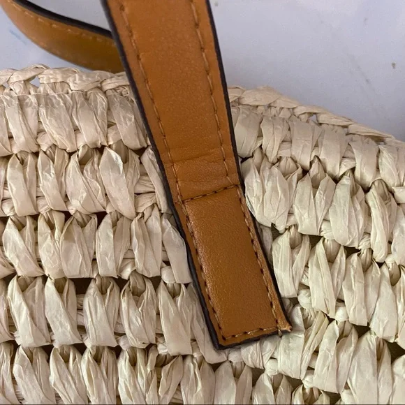 NWT Round Straw Tote - Picture 6 of 7